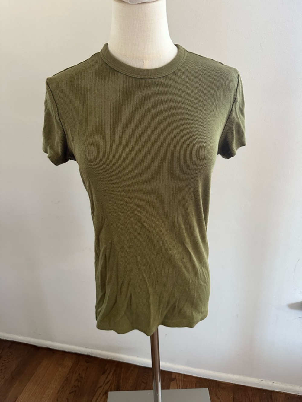 Uniqlo Ribbed Olive Green Short Sleeve Crew Neck Tee